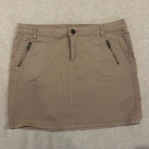 Gap skirt
